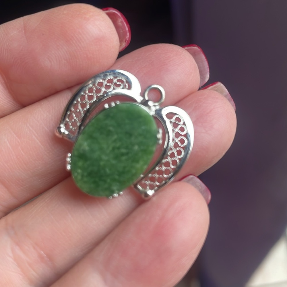 Elegant Sterling Silver and Green Jade Jewelry Set - Picture 3 of 7